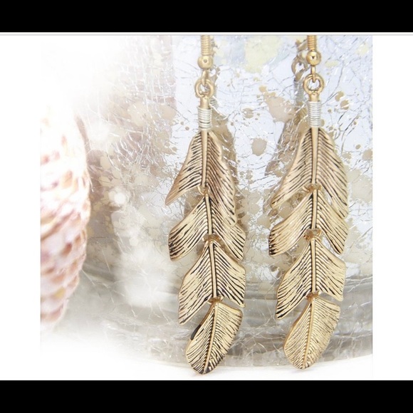 New! Boho Feather Dangle Gold Tone Textured Quality Earring’s - Picture 2 of 13
